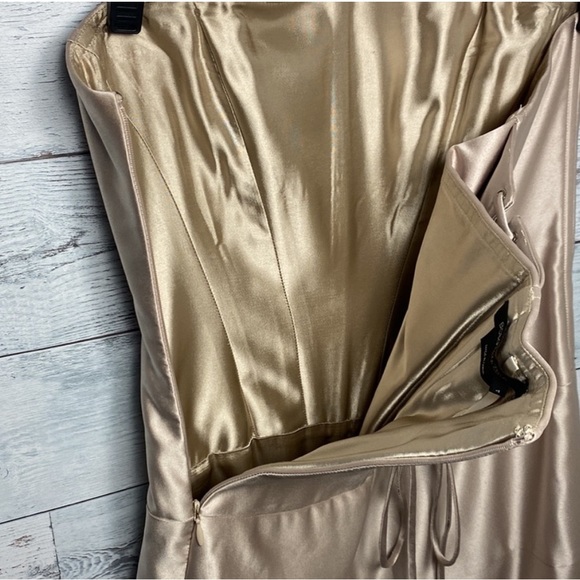 Nwot BCBGMAXAZRIA Corset Strapless Dress with Petticoat size 4 - Picture 6 of 8